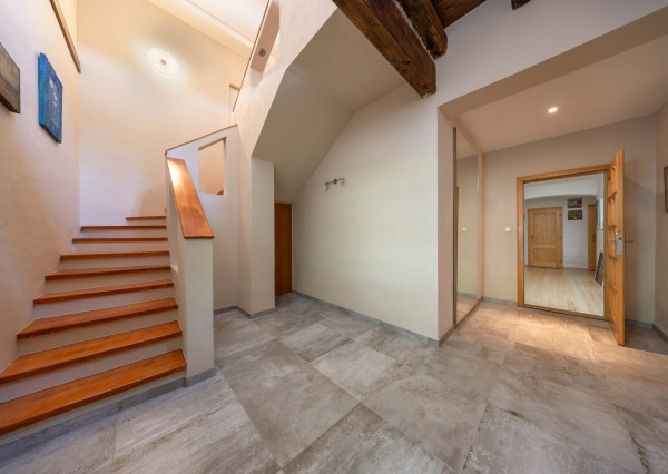 Predaj vidiecky rodinný dom  po rekonštrukcii s bazénom, garážou a pozemkom 800 m2 Vištuk