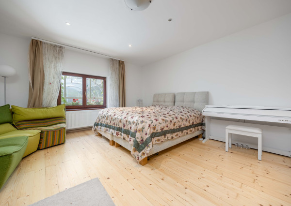 Predaj vidiecky rodinný dom  po rekonštrukcii s bazénom, garážou a pozemkom 800 m2 Vištuk