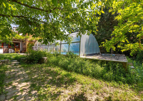 Predaj vidiecky rodinný dom  po rekonštrukcii s bazénom, garážou a pozemkom 800 m2 Vištuk