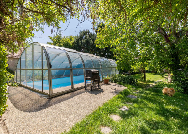 Predaj vidiecky rodinný dom  po rekonštrukcii s bazénom, garážou a pozemkom 800 m2 Vištuk