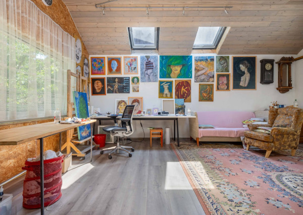 Predaj víkendový rodinný dom so stodolou + samostatný ateliér/posilňovňa + záhrada, pozemok celkom 2 699 m2 Vištuk
