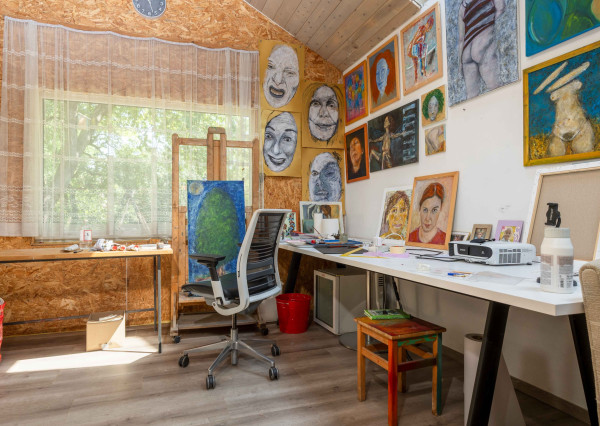 Predaj víkendový rodinný dom so stodolou + samostatný ateliér/posilňovňa + záhrada, pozemok celkom 2 699 m2 Vištuk