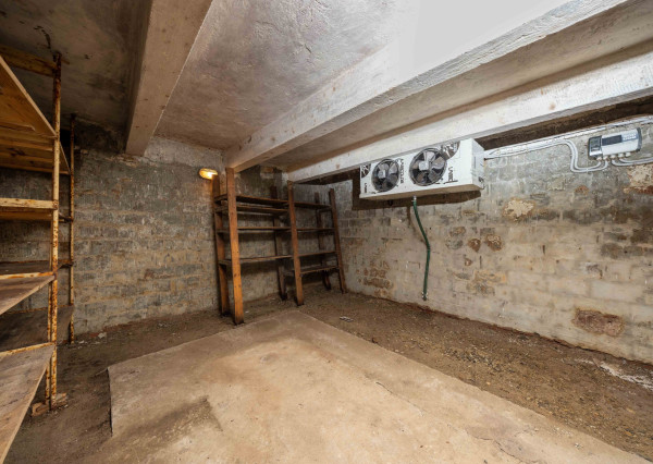 Predaj víkendový rodinný dom so stodolou + samostatný ateliér/posilňovňa + záhrada, pozemok celkom 2 699 m2 Vištuk