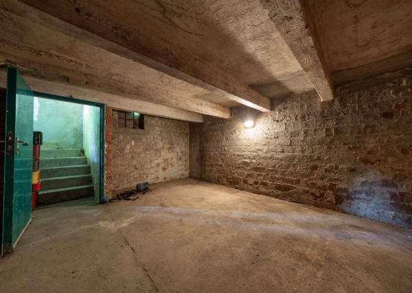Predaj víkendový rodinný dom so stodolou + samostatný ateliér/posilňovňa + záhrada, pozemok celkom 2 699 m2 Vištuk