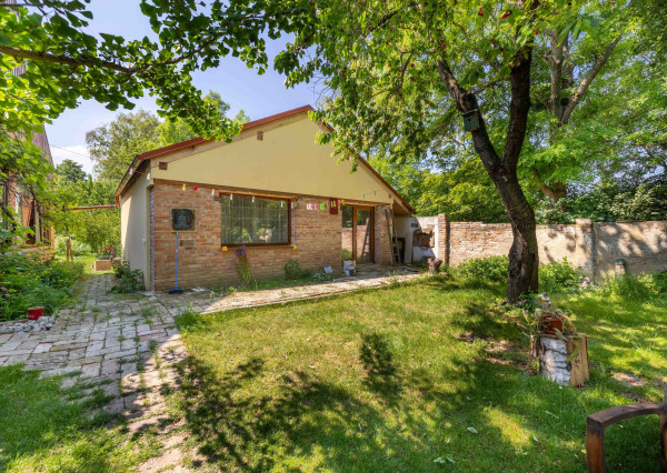 Predaj víkendový rodinný dom so stodolou + samostatný ateliér/posilňovňa + záhrada, pozemok celkom 2 699 m2 Vištuk