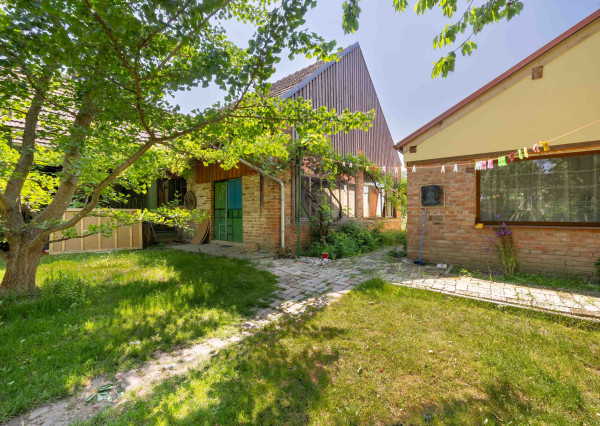 Predaj víkendový rodinný dom so stodolou + samostatný ateliér/posilňovňa + záhrada, pozemok celkom 2 699 m2 Vištuk