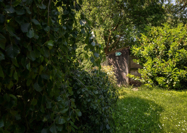 Predaj víkendový rodinný dom so stodolou + samostatný ateliér/posilňovňa + záhrada, pozemok celkom 2 699 m2 Vištuk