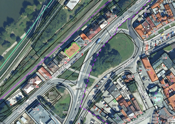 Predaj 4 izbový veľký byt v pôvodnom stave 125 m2 + terasa v centre Trenčína
