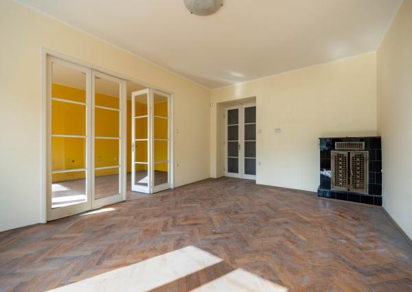 Predaj 4 izbový veľký byt v pôvodnom stave 125 m2 + terasa v centre Trenčína