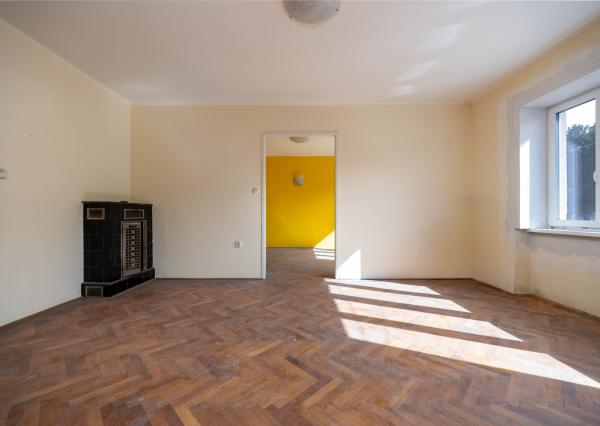 Predaj 4 izbový veľký byt v pôvodnom stave 125 m2 + terasa v centre Trenčína