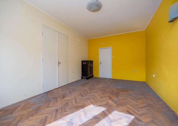 Predaj 4 izbový veľký byt v pôvodnom stave 125 m2 + terasa v centre Trenčína