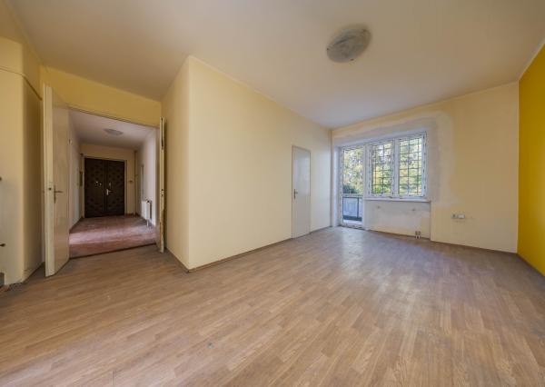 Predaj 4 izbový veľký byt v pôvodnom stave 125 m2 + terasa v centre Trenčína