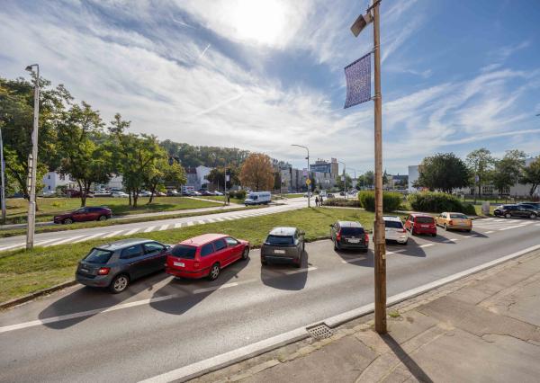 Predaj 4 izbový veľký byt v pôvodnom stave 125 m2 + terasa v centre Trenčína