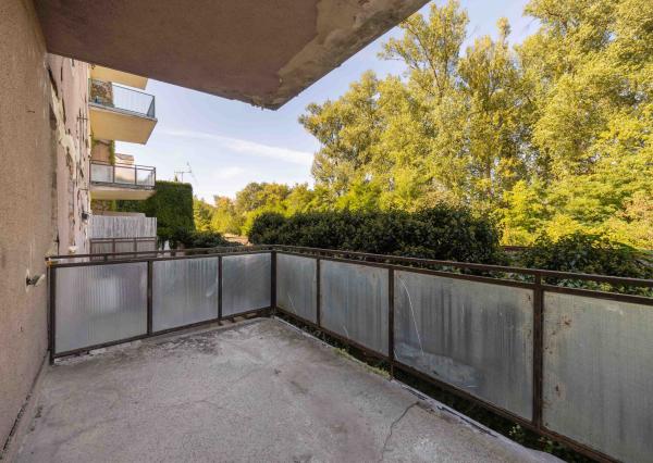 Predaj 4 izbový veľký byt v pôvodnom stave 125 m2 + terasa v centre Trenčína