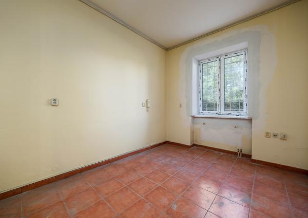 Predaj 4 izbový veľký byt v pôvodnom stave 125 m2 + terasa v centre Trenčína