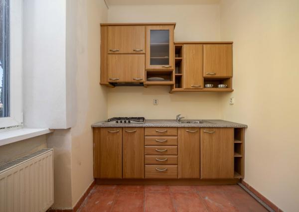 Predaj 4 izbový veľký byt v pôvodnom stave 125 m2 + terasa v centre Trenčína