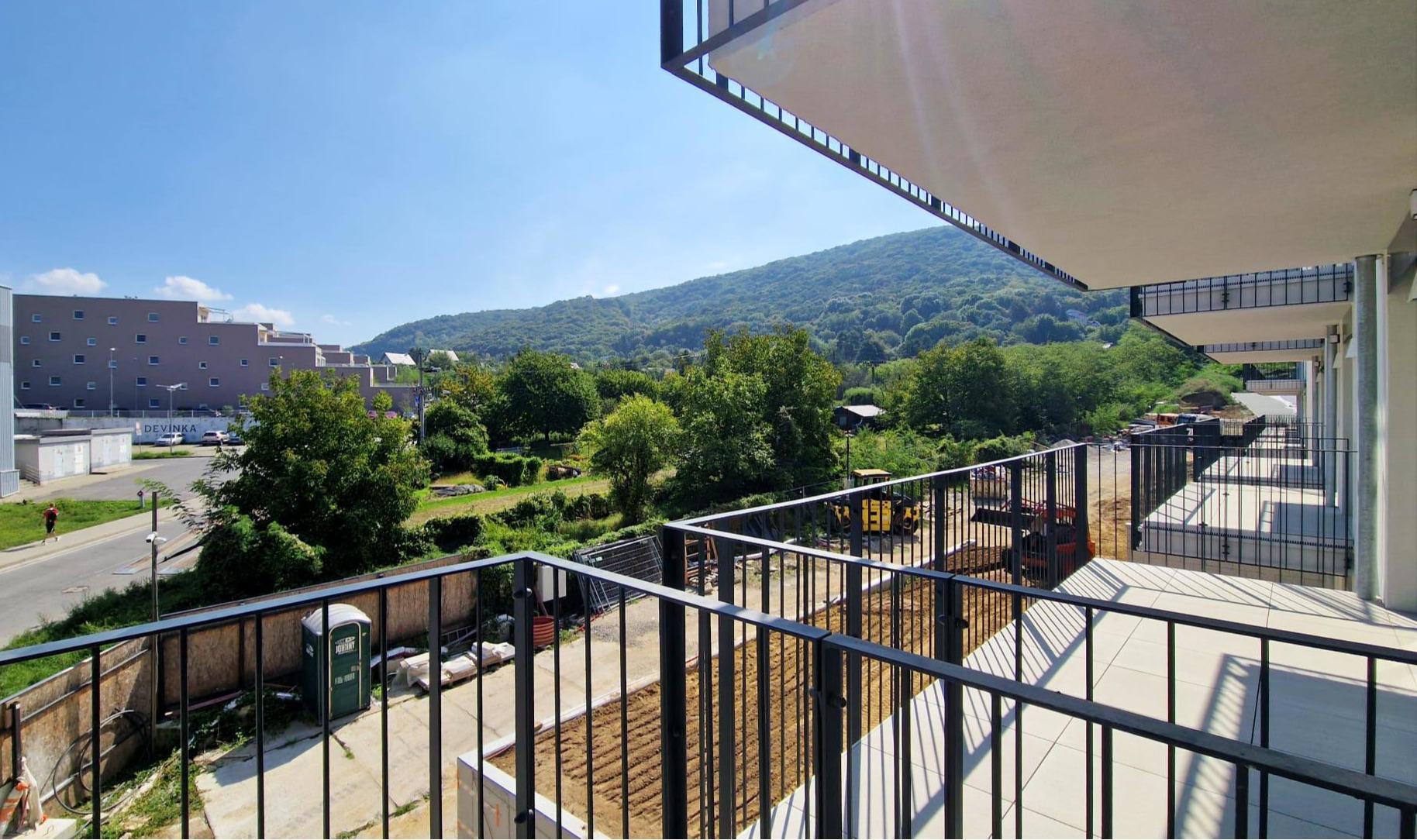 Predaj novostavba 2 izbový byt s balkónom 61 m2 + parkovacie státie v projekte ALTUM Bratislava